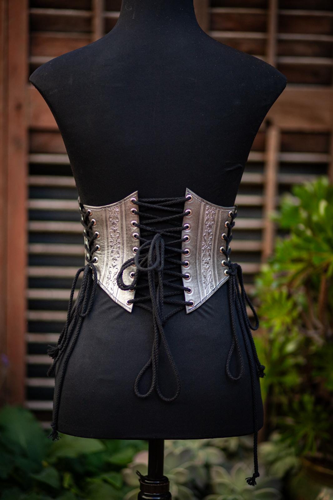 Corset Armadura Plateada de Cuero