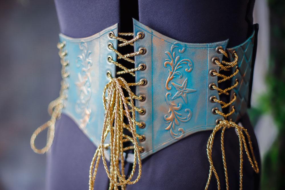 Corset Armadura de Sirena en Cuero