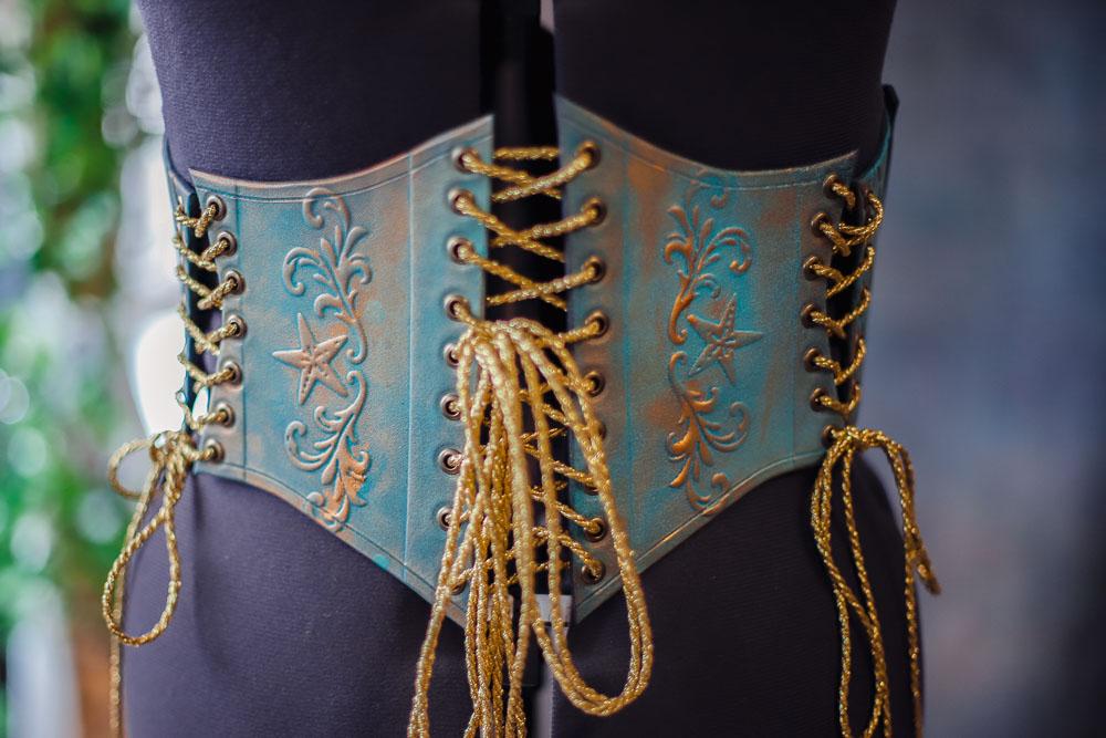 Corset Armadura de Sirena en Cuero